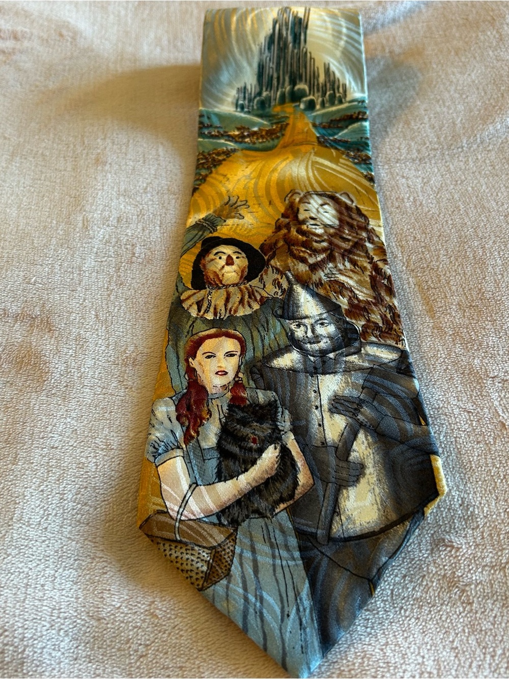 American Film Classics Wizard of Oz 1992 silk tie made in USA flawed